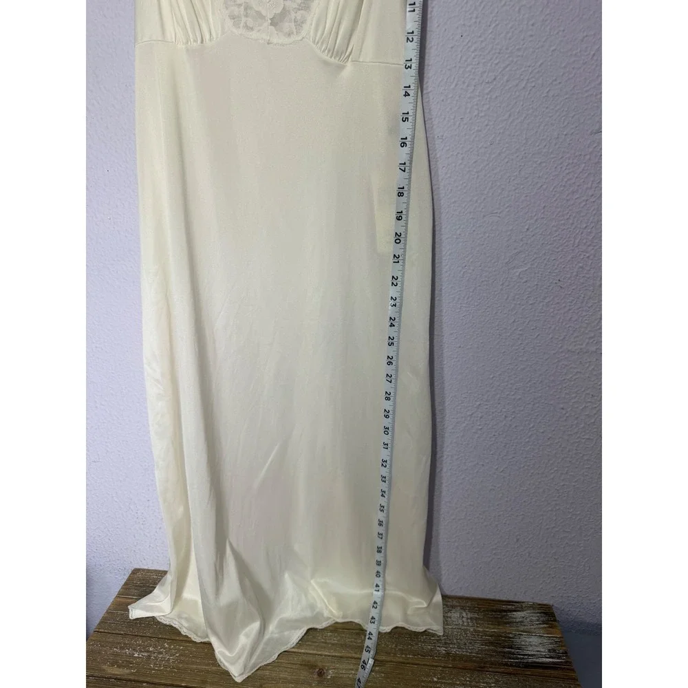 Vintage Ivory Lace Trim Full Slip Dress Romantic Layering Chemise Nightgown M/L?
